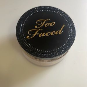 Too faced powder